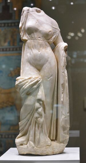 Dtatue of godness Astgik.jpg