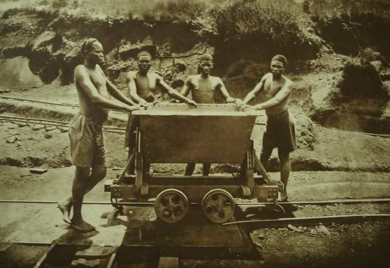 ملف:Kisanga-mijn Ruandese arbeiders einde-jaren 1920.JPG