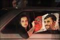 مؤيدة للرئيس محمود أحمدي نجاد تعرض صورته في جو احتفالي بليالي طهران قبل الانتخابات.