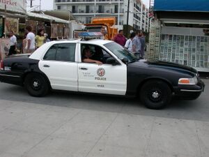 سيارة شرطة تابعة لـ دائرة شرطة لوس أنجلس