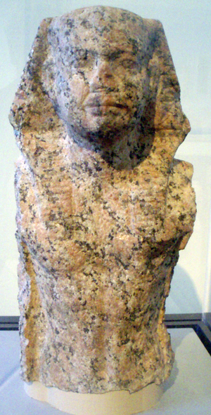 تمثال لرأس الملك نى اوسر رع سادس ملوك الأسرة الخامسة
