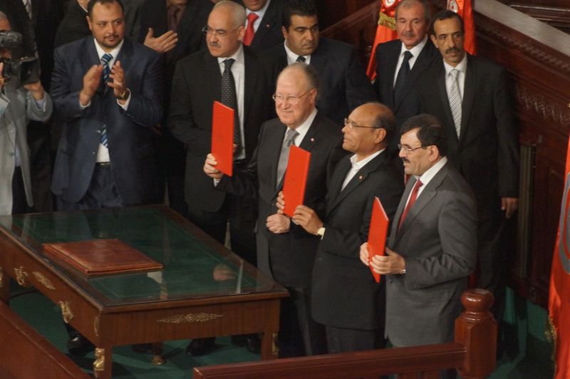 ملف:Signature de la Constitution tunisienne de 2014.jpg