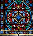 قطع وترصيص زجاج ماهر في نافذة من القرن 19بأحد نوافذ كاتدرائية مو, فرنسا