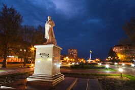 Пам`ятник Тарасу Шевченку в Мелітополі.jpg