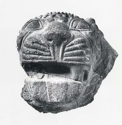 تمثال رأس أسد من معبد عين دارا.