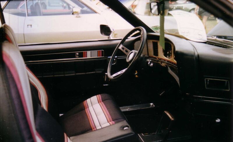 ملف:1972 AMC Javelin with Pierre Cardin interior.JPG