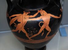 Theseus fighting the Minotaur, red-figure amphora, 460ح. 460 BC