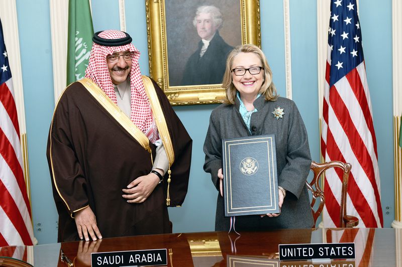 ملف:Hillary Rodham Clinton and Prince Mohammed bin Naif bin Abdulaziz after signing ceremony 2013-01-16.jpg