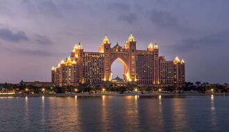 Hotel Atlantis at Sunset, The Palm - Dubai (49510861268).jpg