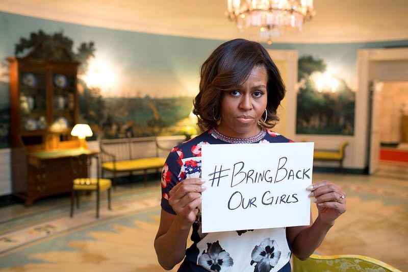 ملف:Michelle-obama-bringbackourgirls.jpg