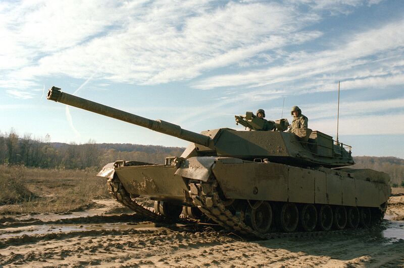 ملف:XM-1 Abrams during a demonstration on the test range of Fort Knox, 1979.jpg