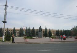 Monument to Vladimir Lenin في دوموديدوڤو