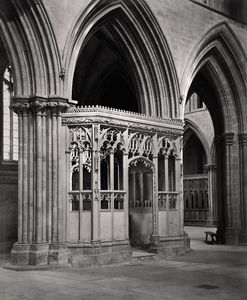 Mešní oltář v hlavní lodi, Wellská katedrála
