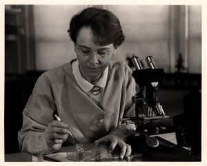 Barbara McClintock at C.S.H. 1947.jpg