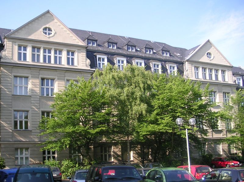 ملف:Freie Universitaet Berlin - Fachbereich Rechtswissenschaft.jpg
