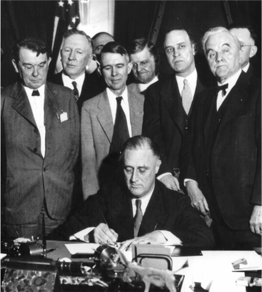 ملف:Roosevelt signing TVA Act (1933).jpg