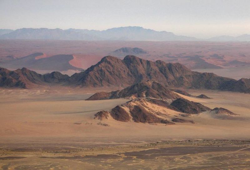 ملف:SAC Namibia-escarpment2.jpg