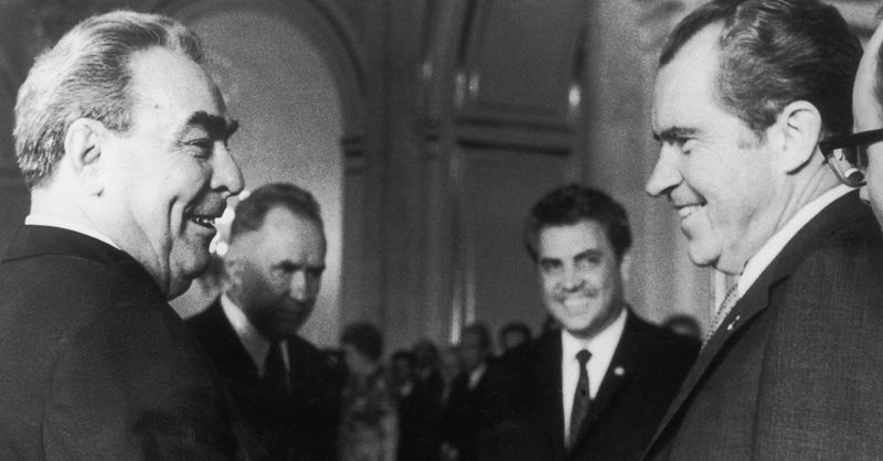 ملف:Brezhnev-Nixon.jpg