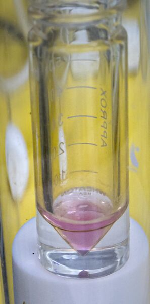 ملف:Promethium-147 solution.jpg