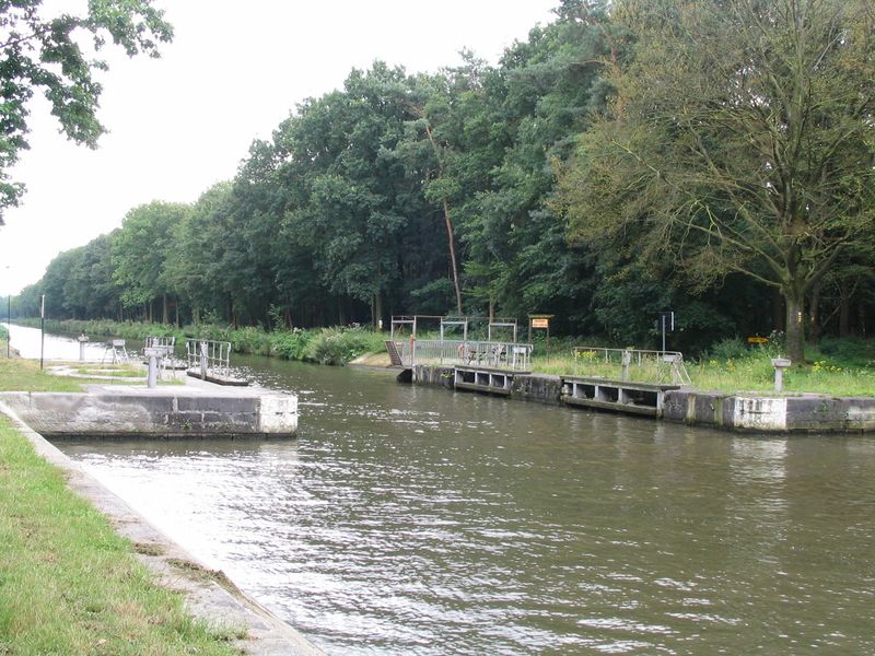ملف:Canal Schoten-Dessel stop lock Ravels 20040813-004.jpg