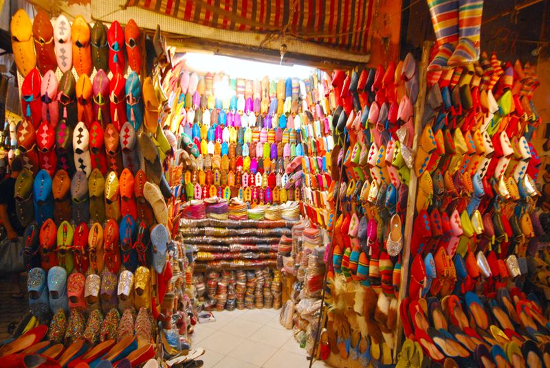 ملف:Colourful shoes in Marrakech.jpg