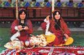 سيدات من القشقاي يغزلن في (إيران)