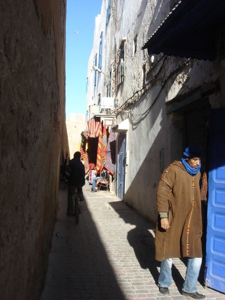 ملف:Typical street in the Medina Dec 2008.jpg