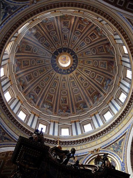 ملف:Vatikan Szent Peter kupola.jpg