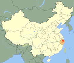 شاوشنگ (أحمر) في مقاطعة ژجيانگ (برتقالي) والصين