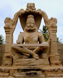 تمثال Ugranarasimha في هامپي (موقع تراث عالمي)، يقع ضمن أطلال ڤيجايانگرا، العاصمة السابقة لـامبراطورية ڤيجايانگرا.