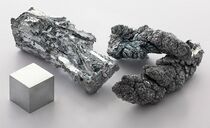 Image: Zinc, fragment and sublimed 99.995%