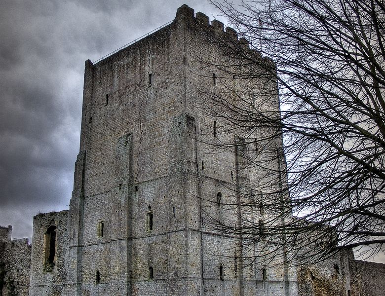 ملف:Keep of Portchester Castle, 2008.jpg