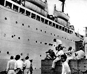 سفينة لهولنديين تغادر جاكرتا في الخمسينيات