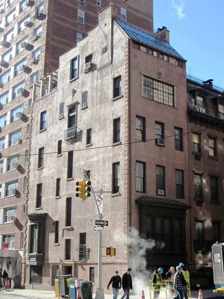 ملف:130 East 37th Street.jpg