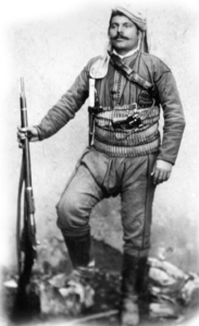مراد من سبسطية ورفاقه يقاتلون في سيڤاس في 1915. ولاحقاً قاد مراد متطوعين في معركة أرزنجان (1916) واستشهد في معركة باكو (1919)