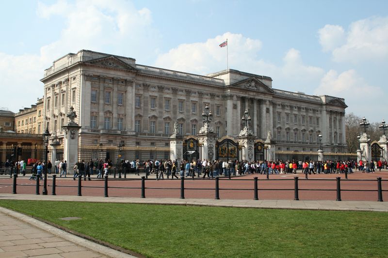 ملف:Buckingham Palace 2007 2.jpg
