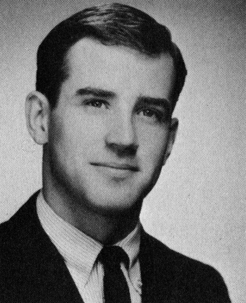 ملف:Joe Biden in 1965 Edition of Blue Hen Yearbook.jpg