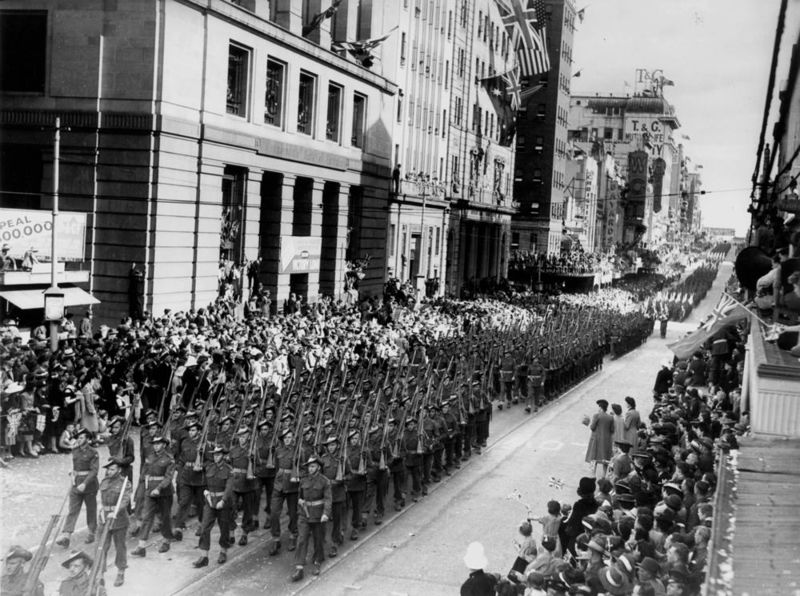 ملف:StateLibQld 1 114168 Returned World War Two soldiers march in Queen Street, Brisbane, 1944.jpg
