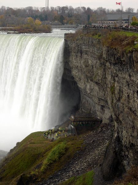 ملف:Niagara Falls - Canada - Closeup.JPG