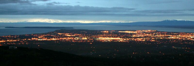 ملف:Anchorage at night.jpg