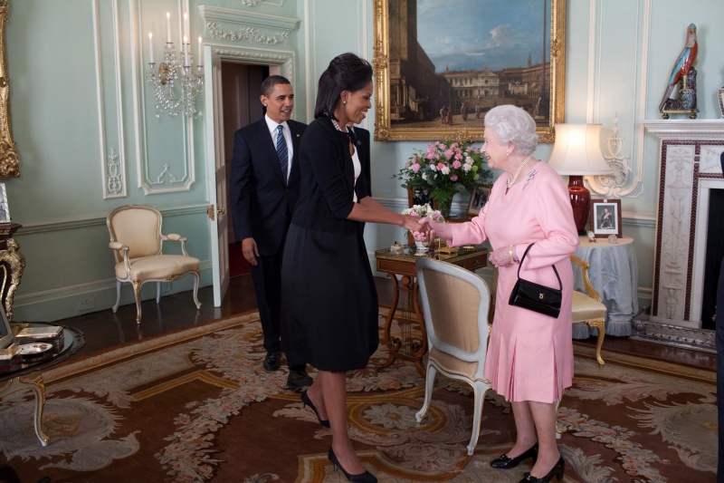ملف:Barack Obama Michelle Obama Queen Elizabeth II Buckingham Palace London.jpg