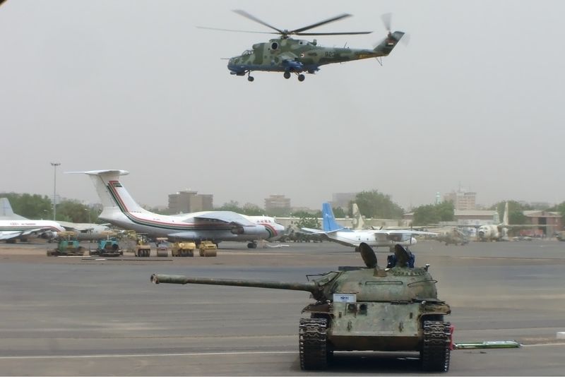 ملف:Sudanese Air Force Mil Mi-24 Onyshchenko-1.jpg