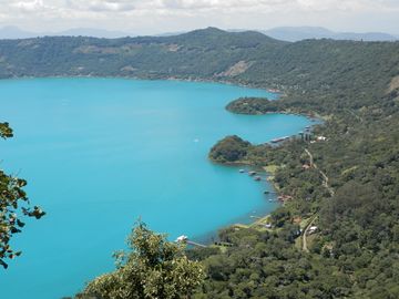 Cyanobacteria activity turns Coatepeque Caldera lake into a turquoise color