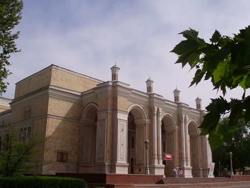 ملف:Navoi Theater - Tashkent.jpg