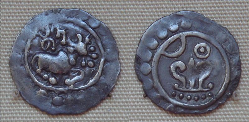 ملف:Silver coin of king Nitichandra Arakan Brahmi legend NITI in front Shrivatasa symbol reverse 8th century CE.jpg