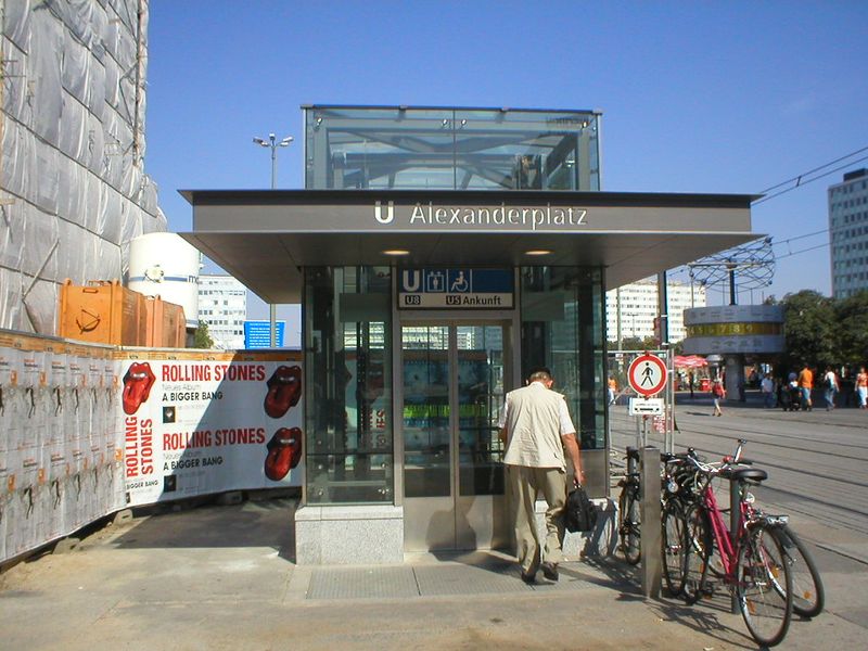ملف:U-Bahn Berlin Alexanderplatz Elevator.JPG